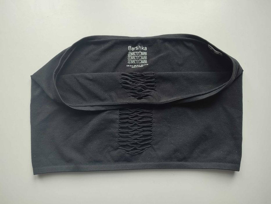 Top czarny Bershka - XS/S