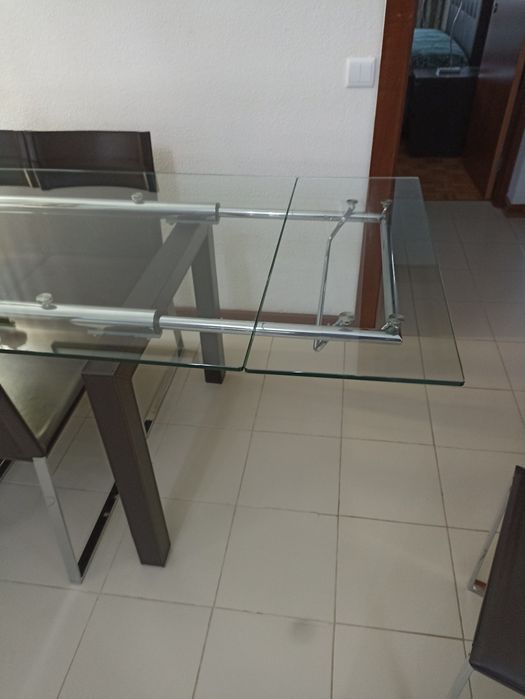 Mesa e seis cadeiras modelo e material italiano italiano