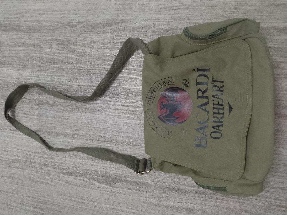 Sprzedam torbę firmy Bacardi.