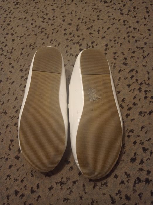 Pantofelki białe