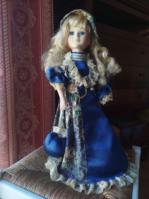 Boneca porcelana