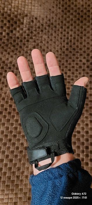 Продам перчатки байкерские чёрного цвета из натуральной кожи.