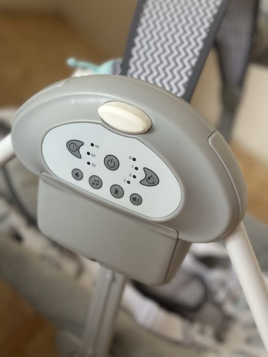 Дитяче Качеля на батарейках, дитячий  шезлонг з музикою і качаням