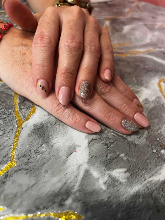 manicure  pedicure hybrydowy tytanowy