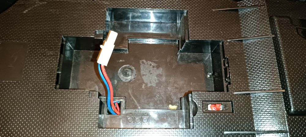 Carro formula 1 de grandes dimensões para restauro