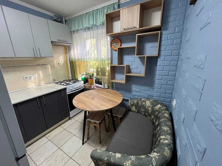 2к квартира з ремонтом. Цегляний будинок. 3-й пов. Вул. Макіївська, 2