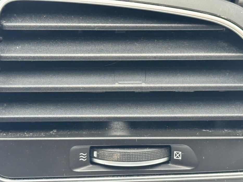 Saída Ar Central Direita / Lateral Esquerda - Renault Megane IV (2016)