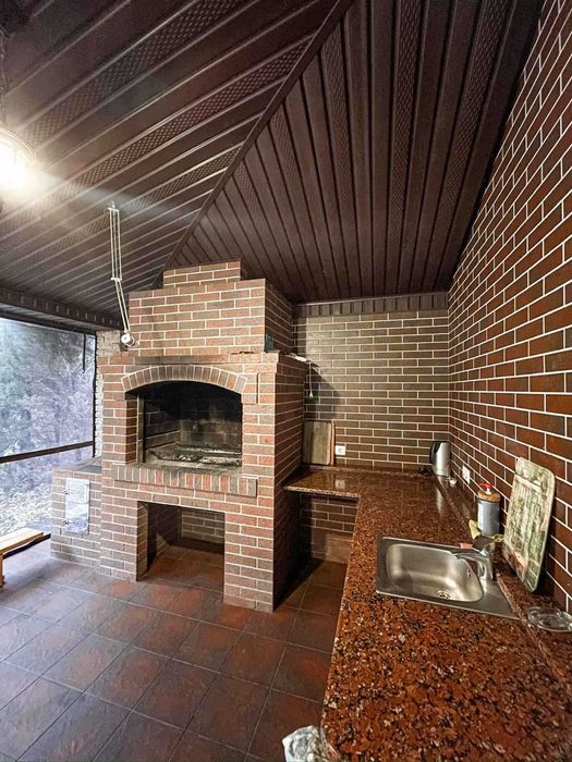 Оренда  приватного будинку у центрі Києва мангал  тераса парковка