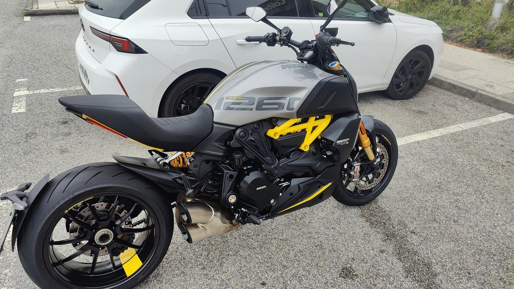 Diavel 1260s Black and Steel