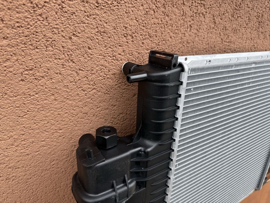 Chłodnica wody bmw e36 benzyna