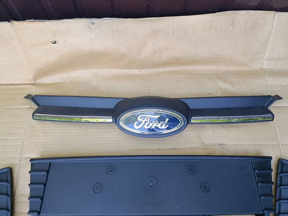 Решітка бампера ford focus mk3 решетка бампера спойлер заглушка решітка радіатора рамка форд фокус 3