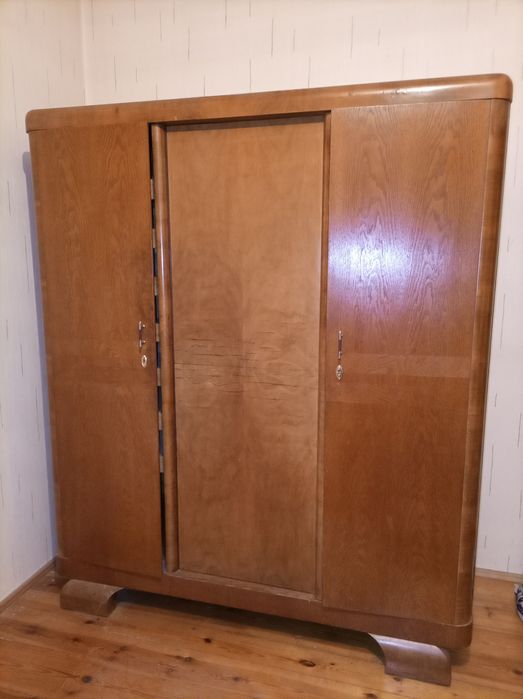 Szafa drewniana trzy drzwiowa z szufladami antyk