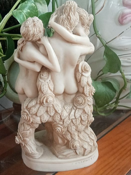 Bela estátua As Três Graças