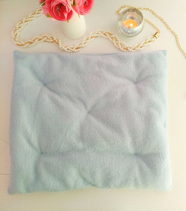 Блакитна лежанка для котів та маленьких собак