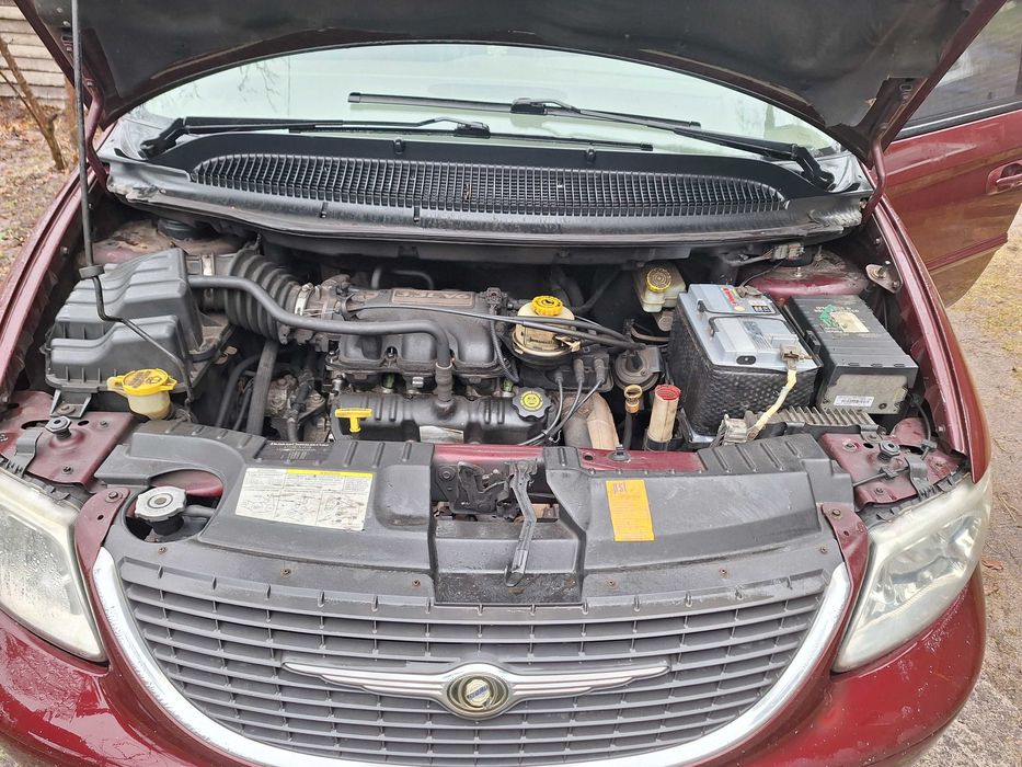 Crysler Voyager LX 2003