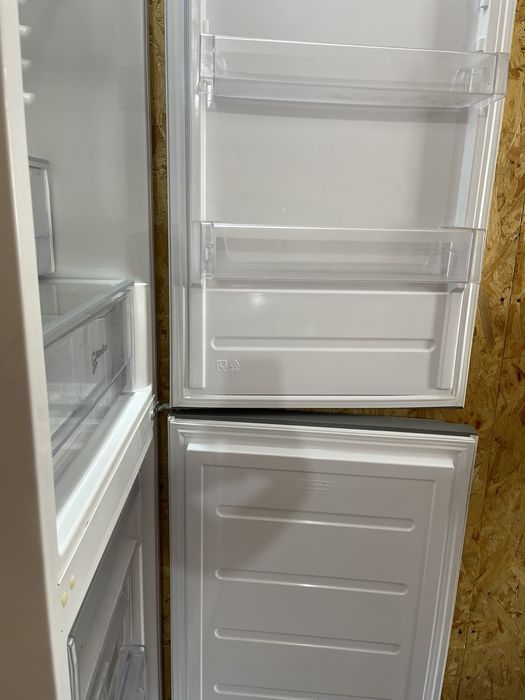 Холодильник Whirlpool  BSNF 9152 W