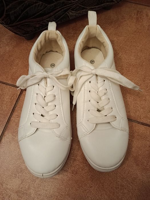 40 Białe sneakersy Unisex
