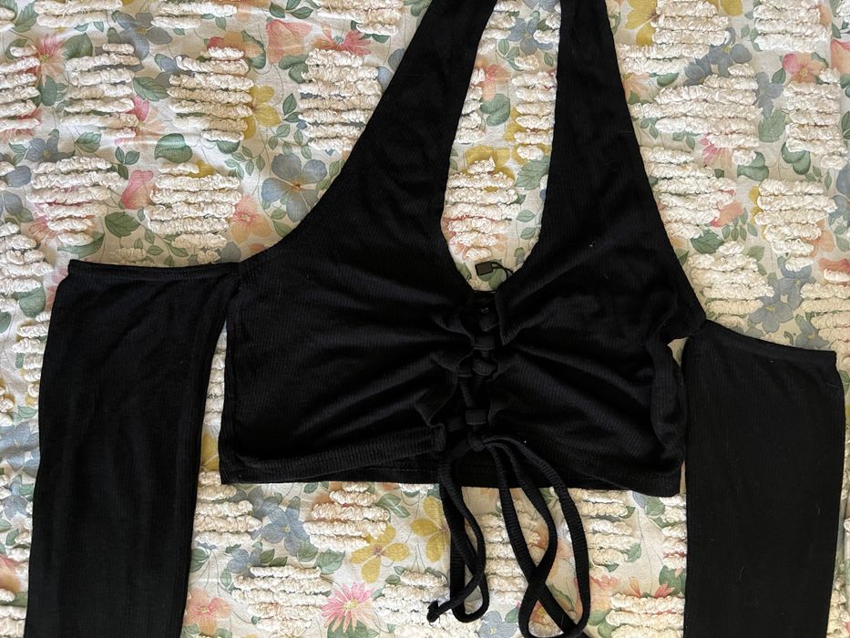 Цікава чорна кофтинка