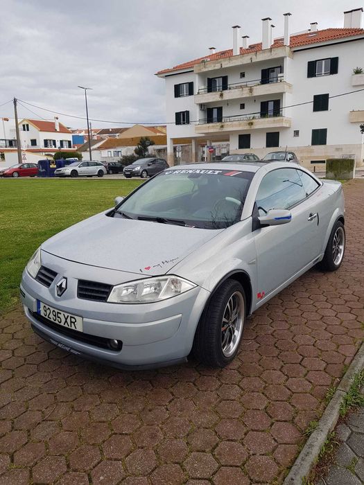 Renault megane 2004, com131.000kms,sensores des estacionamento na traseira, ecran tactil, inspecao feita.