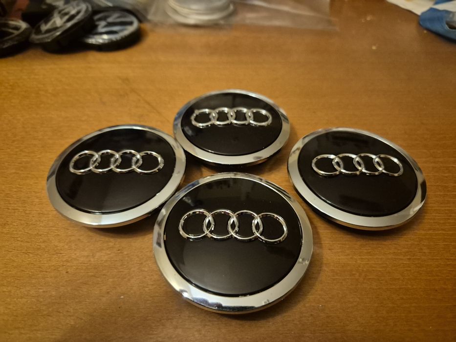 dekielki kołpaki w alu felgi do audi czarny połysk  średnica 70/57mm