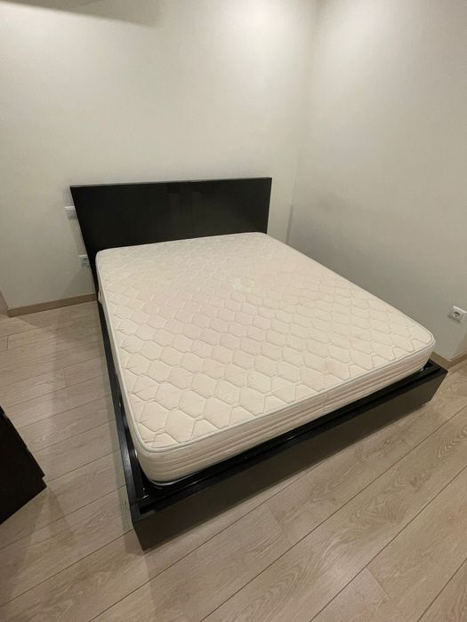 Cama de Casal em bom estado