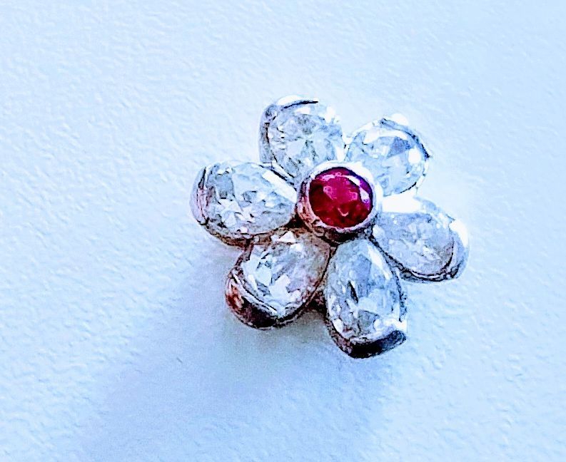 Wisiorek z dużych cyrkoni i oczkiem rubina oryginalny włoski 1,5cm