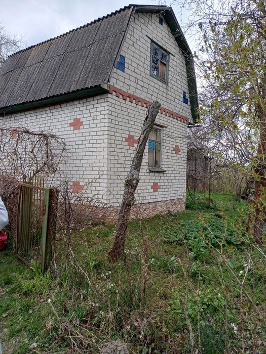 Продається двоповерхова цегляна дача в ст «Вікторія» з можливістю прописки!