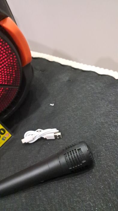 Coluna de som, com Bluetooth para karaokê com microfone e  luz