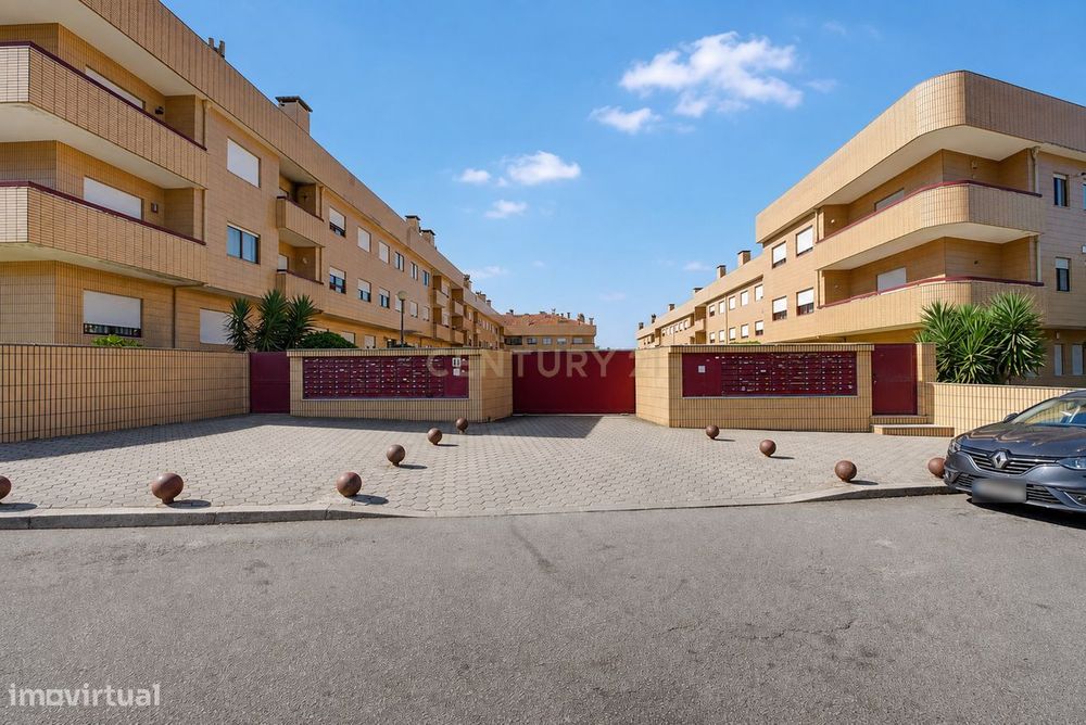 Apartamento T2 em Vila Nova de Gaia com Garagem e Elevador