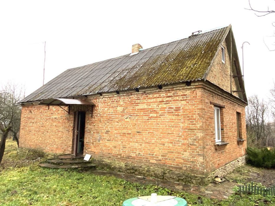 Продаж будинку з великою ділянкою