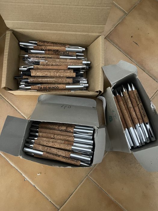 Canetas esferograficas  novas varias cores e modelos 900 unid.