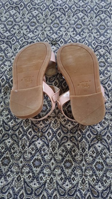 Sandálias menina (em bom estado)