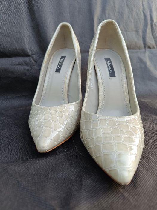 Buty damskie szpilki jasne 39