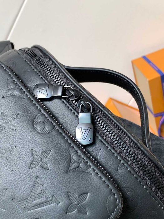 Torebka na pas / nerka Louis Vuitton – czarna
