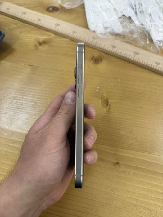 Iphone 15 pro max. E Sim
