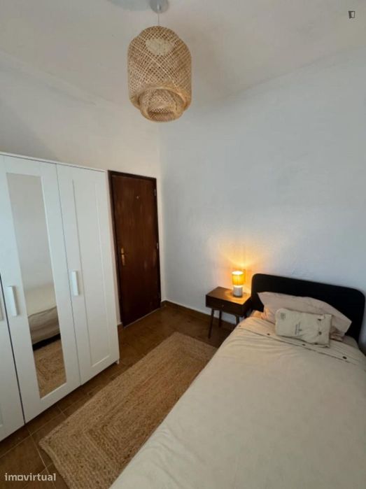 Quarto - localizado em Setubal