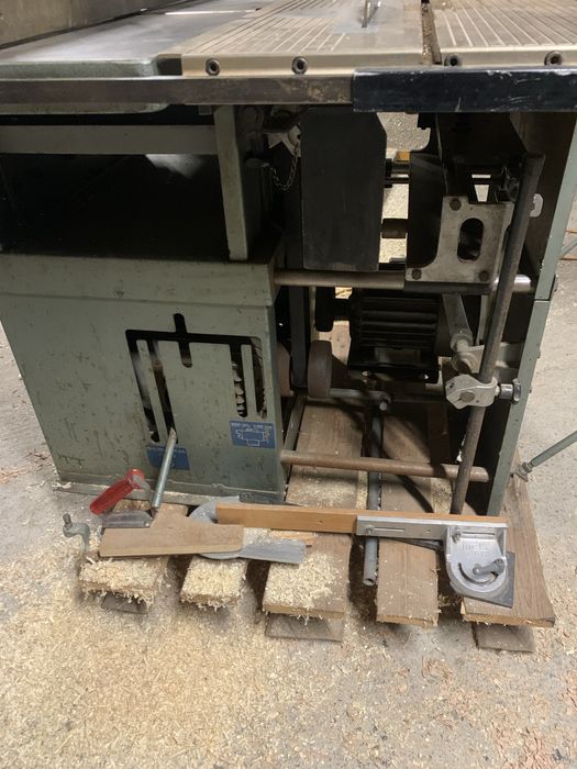 Maszyna wieloczynnosciowa heblarka grubosciowka pila