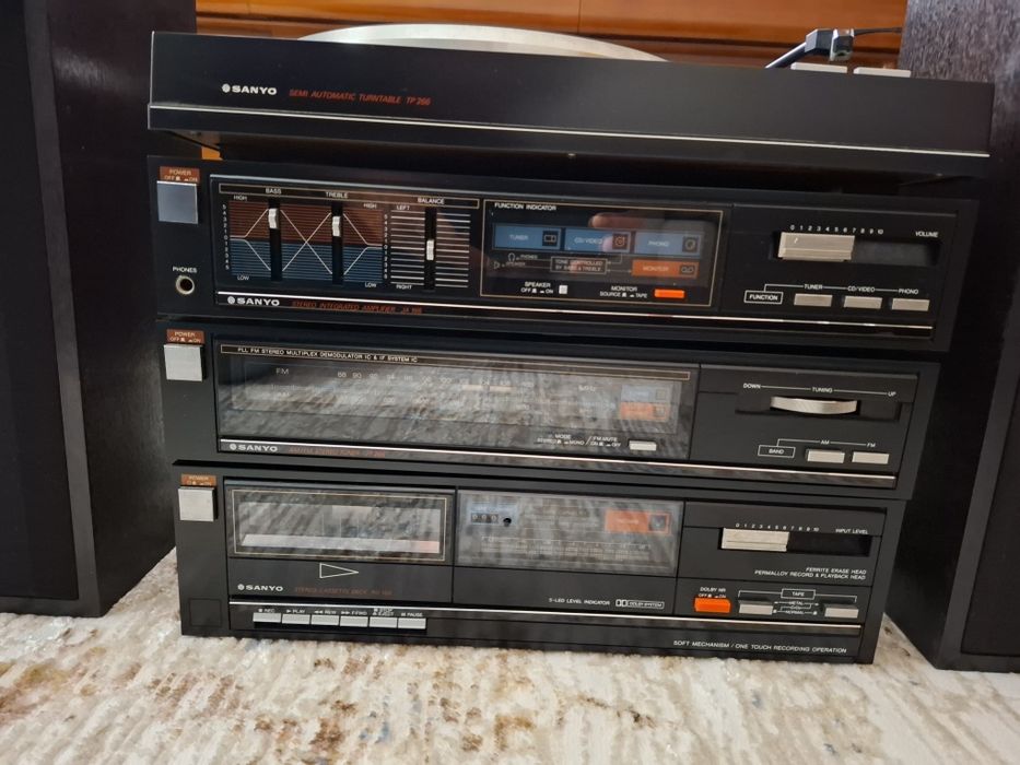 Aparelhagem Sanyo (sem gira discos)