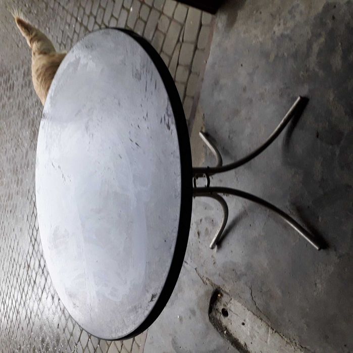 Stoł okragły, czarny blat srednica 89cm, wys 77 cm