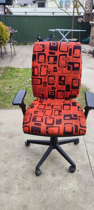 Офісне.   крісло
