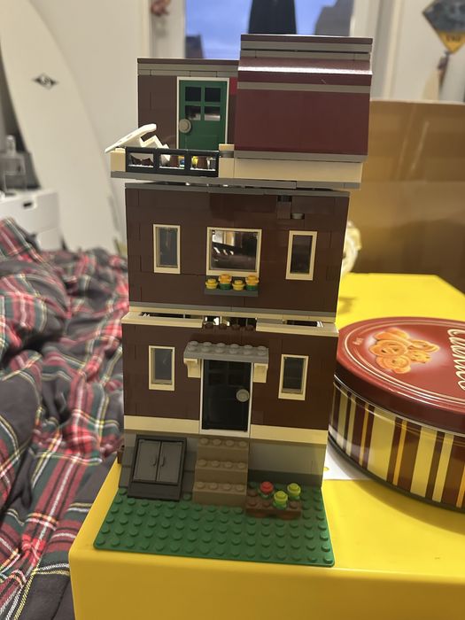 LEGO Creator Expert 10218 — Pet Shop