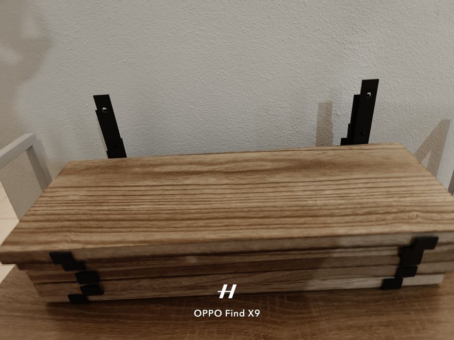 Prateleiras em madeira