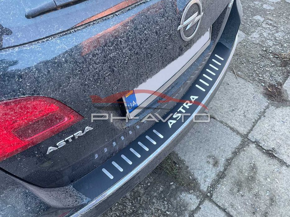 Накладка на бампер Opel Astra H Універсал Нержавійка + Карбон