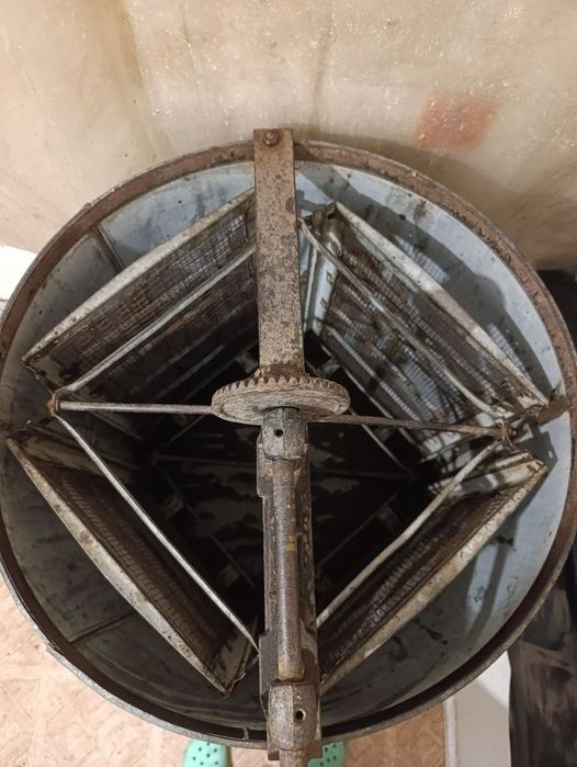 Продам медогонку.