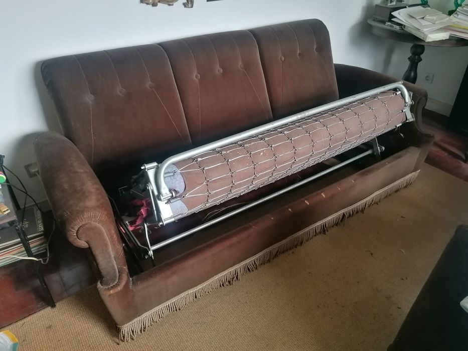 Sofá-cama + candeeiro de tecto