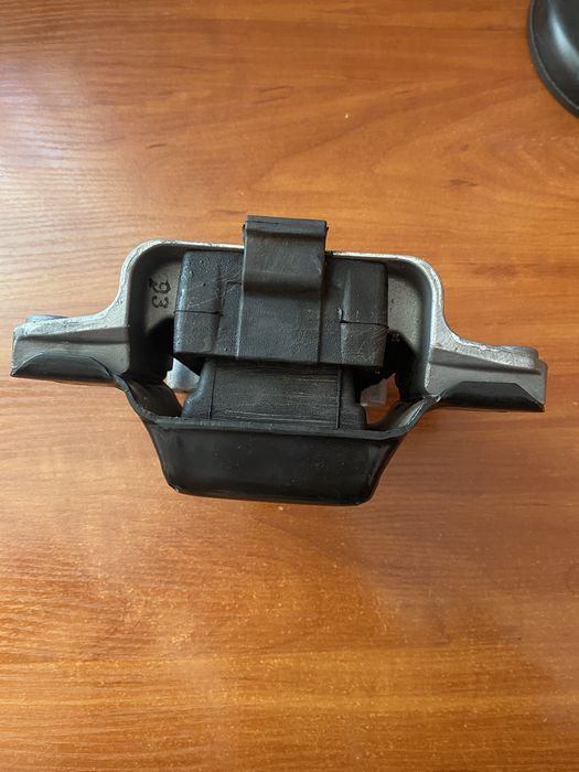 Подушка двигуна Volkswagen Caddy  1.9 ліва