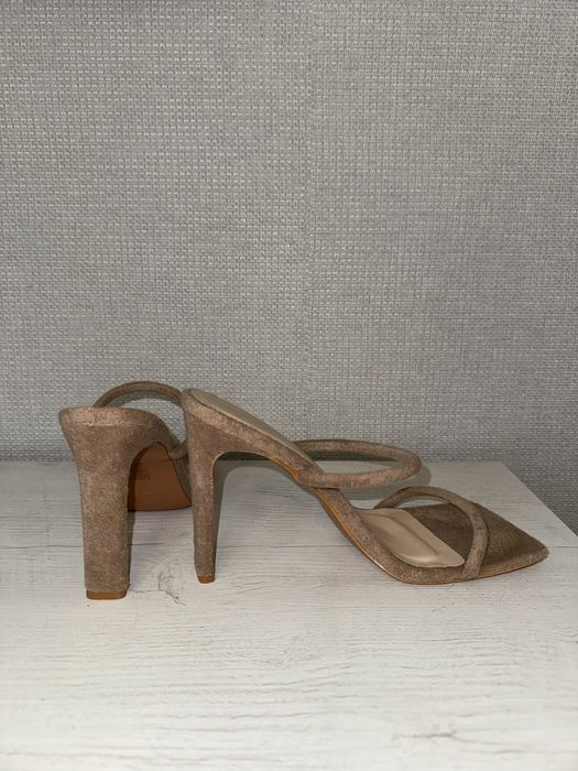 Босоножки prettylittlething