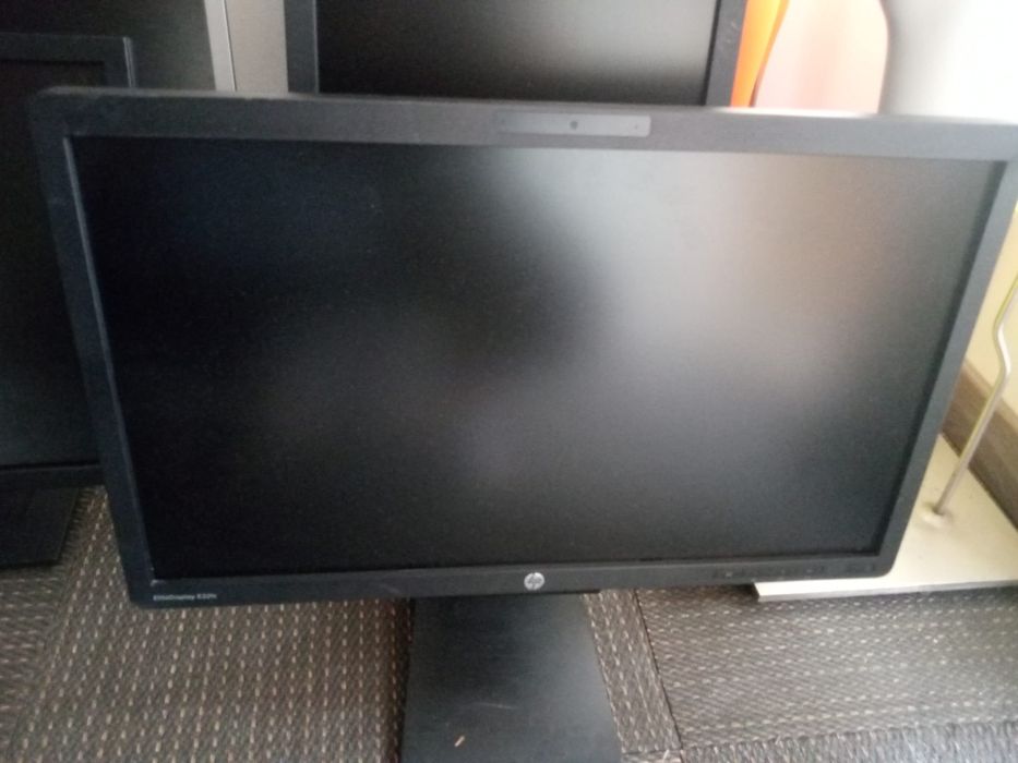 HP EliteDisplay E221c