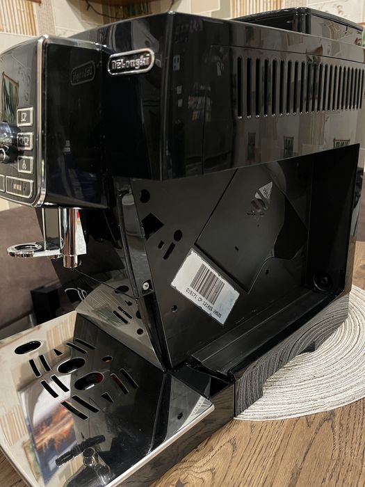НЕ ВМИКАЄТЬСЯ Продам кавоварку делонгі. Кавомашина Delonghi ecam25.457