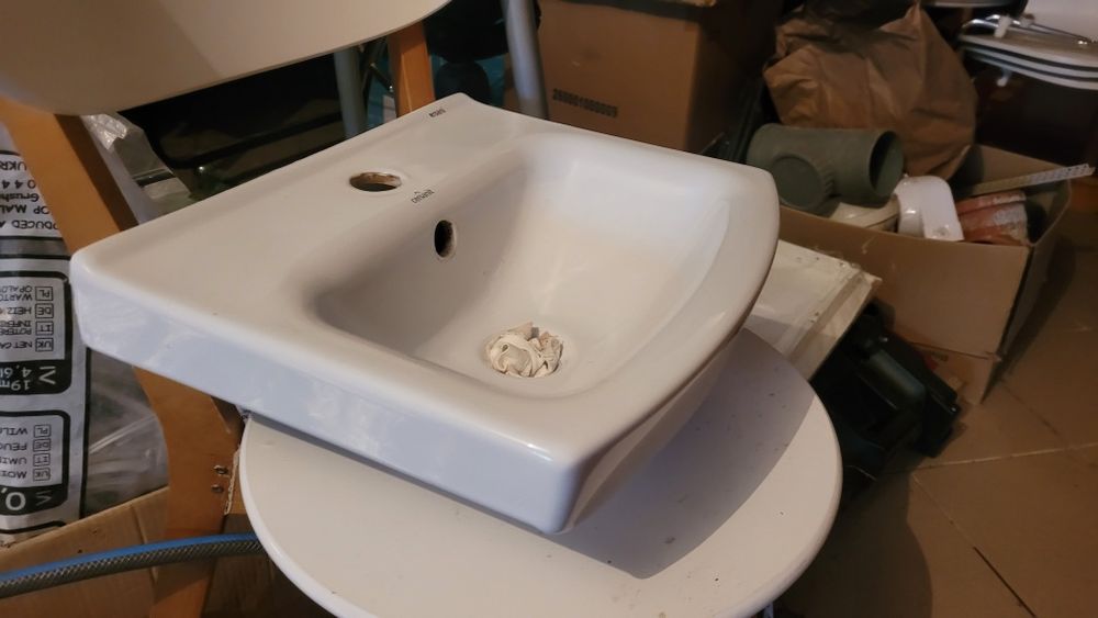 Umywalka Cersanit i szafka łazienkowa